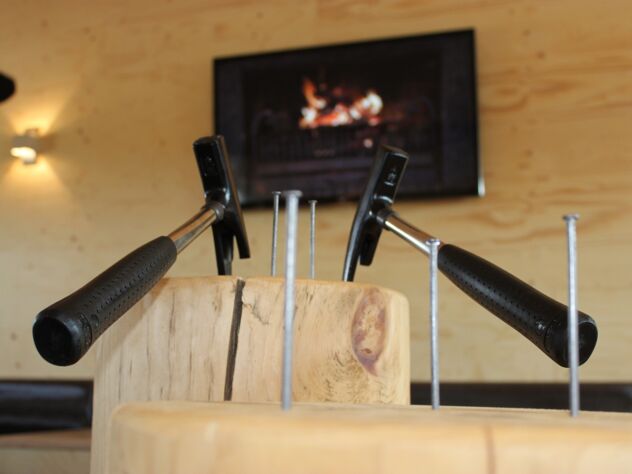 Wer trifft den Nagel auf den Kopf