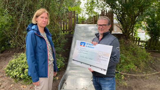 "Spielen, aber sicher" Spendenscheck über 3000 € an Kita Löwenzahn