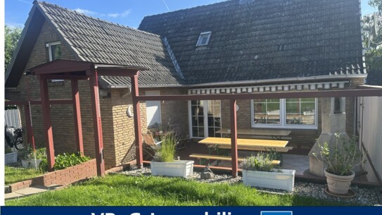Bad Oldesloe: Älteres Einfamilienhaus mit großer Terrasse und Garage in ruhiger Wohnlage (A 3733)