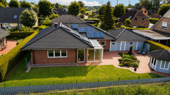RESERVIERT: Moderner und heller Bungalow in ruhiger Feldrandlage