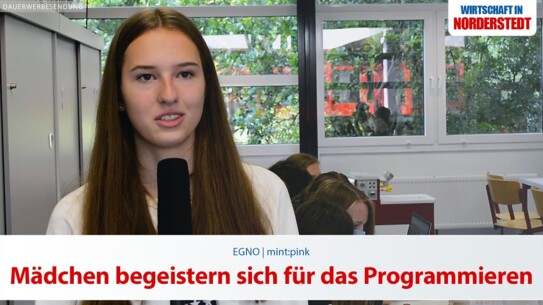 Mädchen begeistern sich für das Programmieren